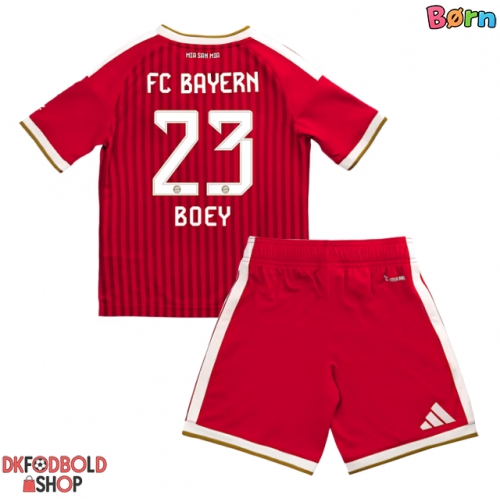 Bayern Munich Sacha Boey #23 Hjemmebanesæt Børn 2026-27 Kort ærmer (+ korte bukser)